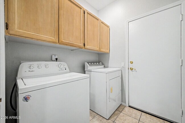 Building Photo - 405 W Primoroso Dr