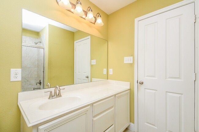Building Photo - 8343 Sedona Ridge Dr