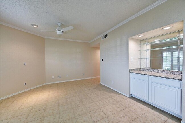 Building Photo - 921 Marine Dr