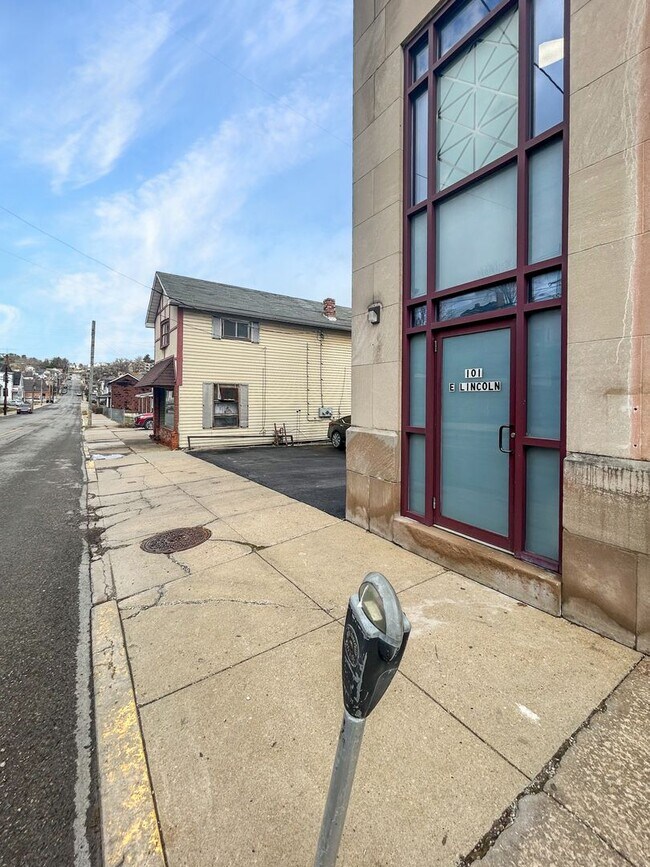 Building Photo - 101 E Lincoln Ave