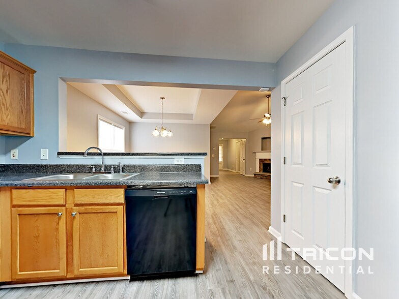 Building Photo - 640 Fairgreen Trail