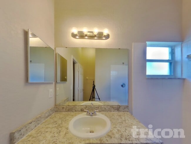 Building Photo - 272 Kings Pond Ave