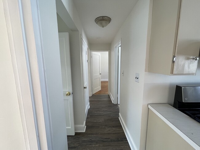 Building Photo - 36 Barstow St