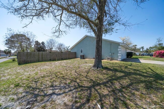 Building Photo - 307 Fan Palm Pl