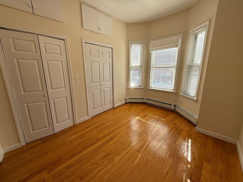 Building Photo - 16 Chelsea St