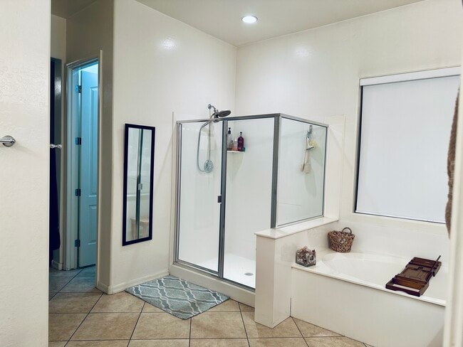 Building Photo - 372 W Aster Dr