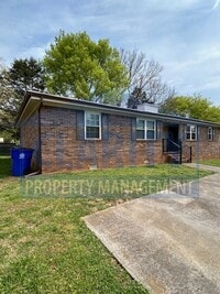 Building Photo - Two bedroom townhome with fenced in backyard!