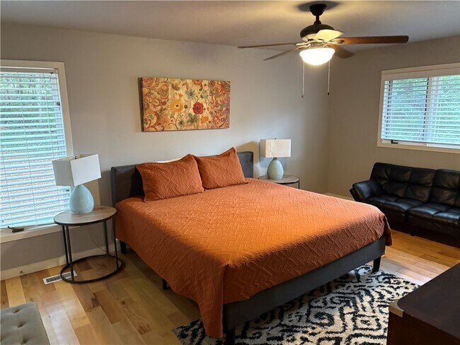 Building Photo - 80 Mayfair Dr