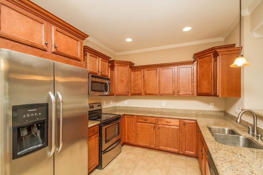 Building Photo - 2213 Strickland Dr