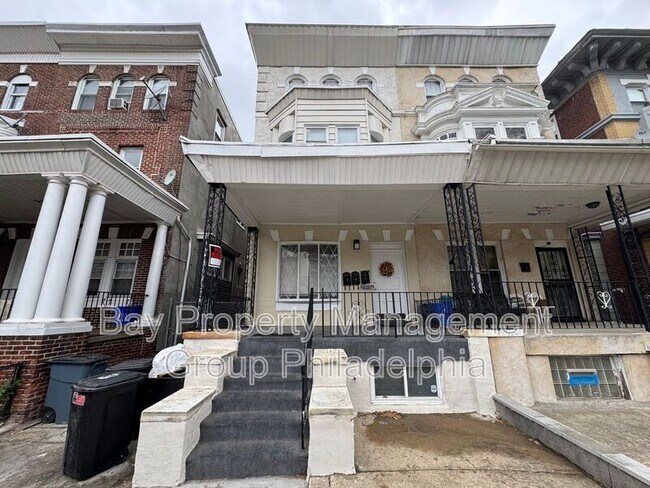 Building Photo - 4935 Walnut St