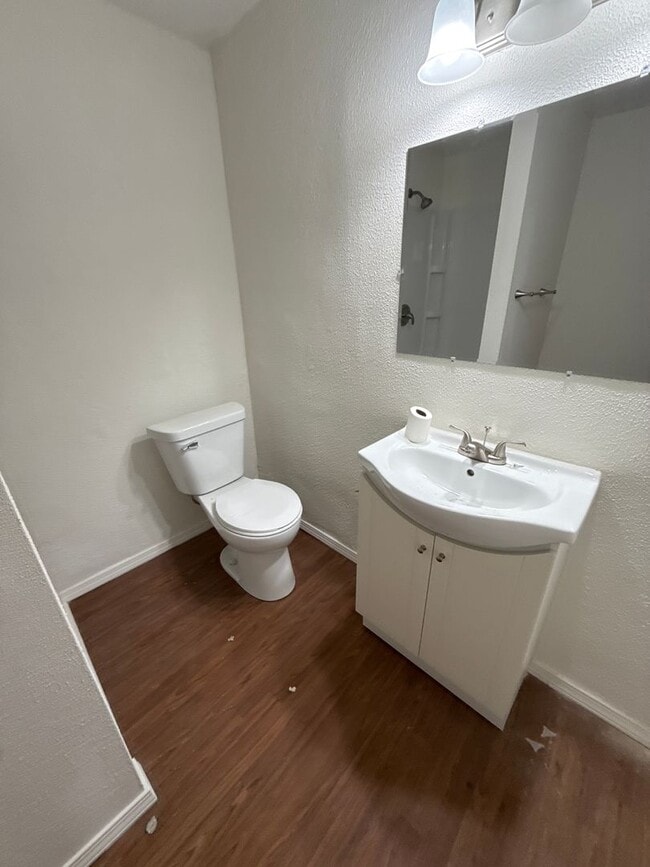 Building Photo - 3 bedroom/2 bath house