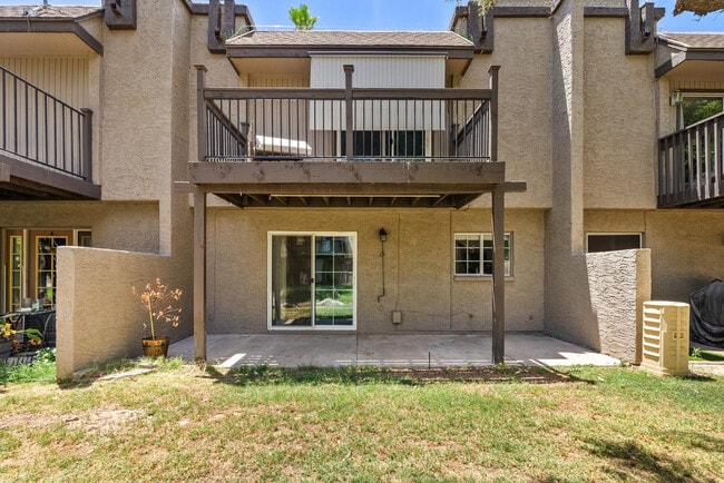 Building Photo - 2232 W Lindner Ave