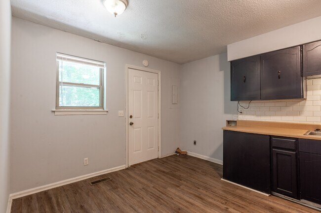 Building Photo - 1648 Johnson Rd