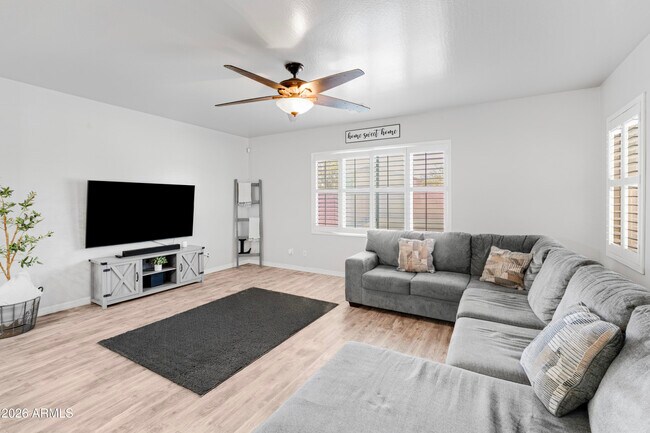 Building Photo - 40893 W Bedford Dr