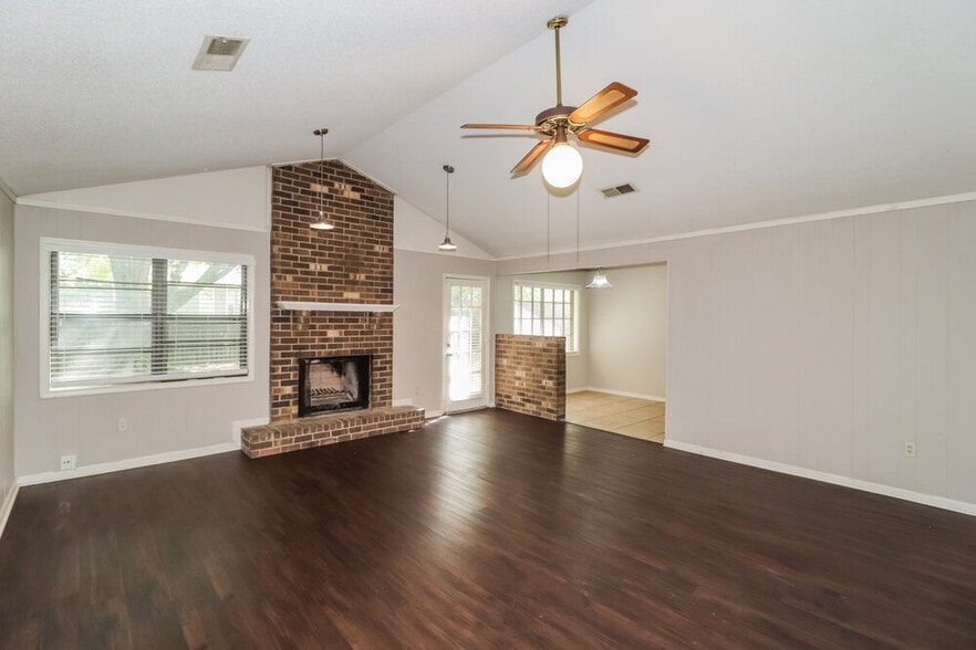 Building Photo - 7261 Hollorn Ln
