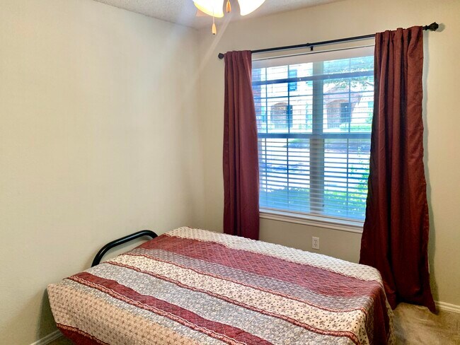 Building Photo - 2105 Main St