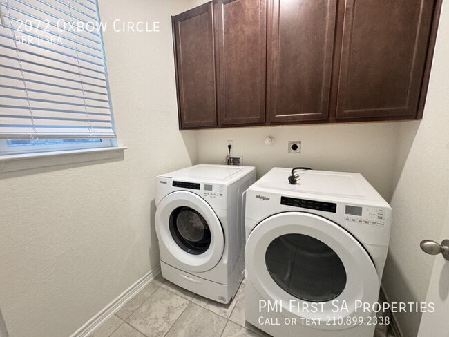 Building Photo - 2072 Oxbow Cir