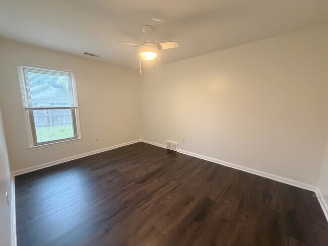 Building Photo - 7472 Hedgington Dr