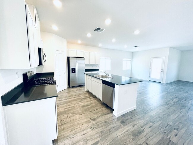 Building Photo - Newer 4 Bedroom Home, 3 car garage
