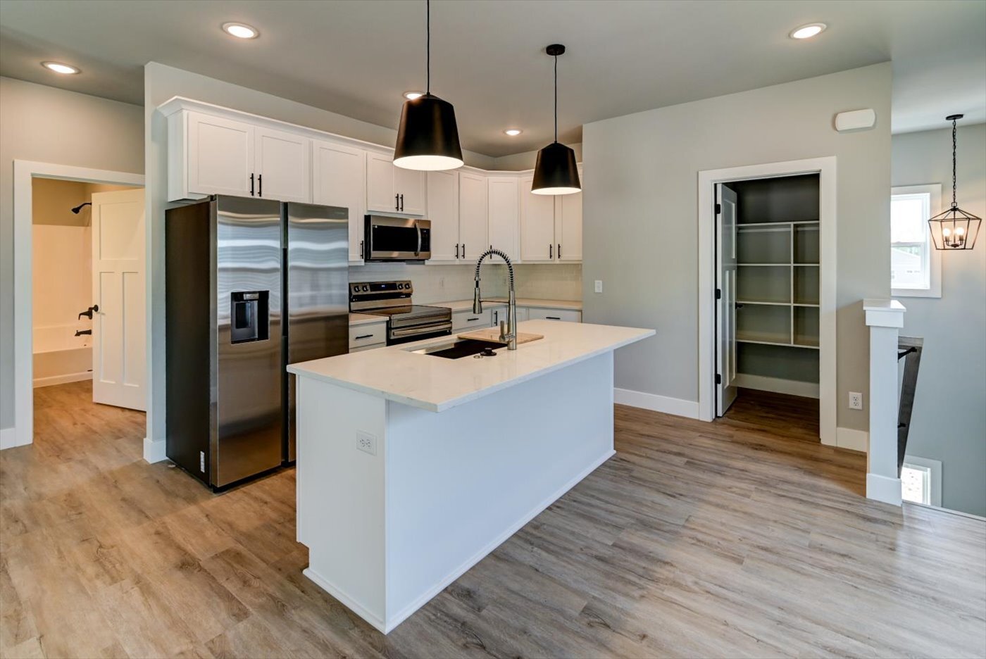 Building Photo - 2900 Blue Grass Dr