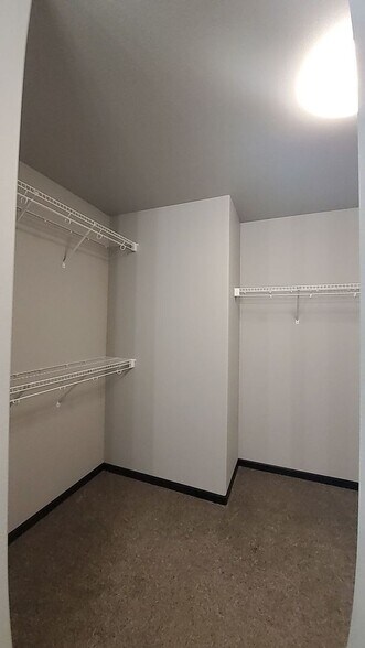 Building Photo - 6040 Kodiak Ln