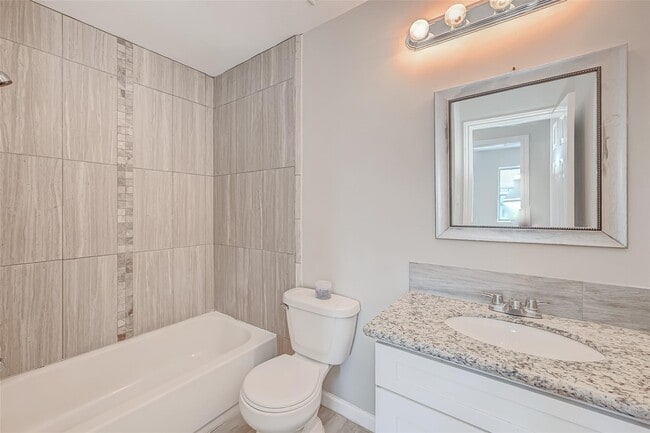 Building Photo - 16938 Enchanted Cir E