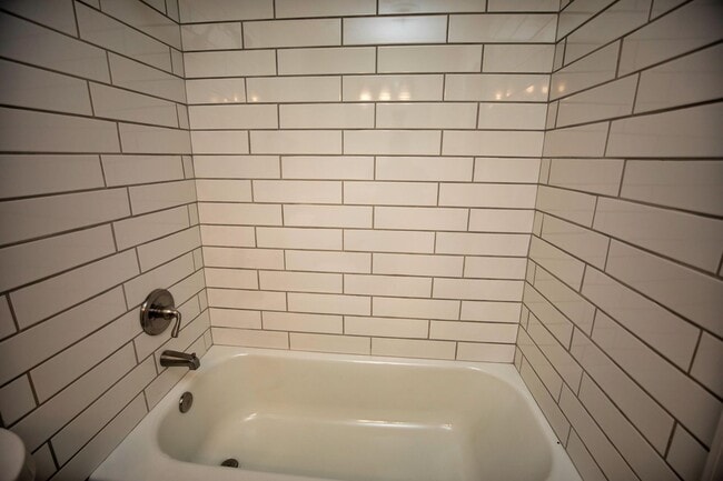 Building Photo - ** 3 bed 2 bath located in Dalraida ** Cal...