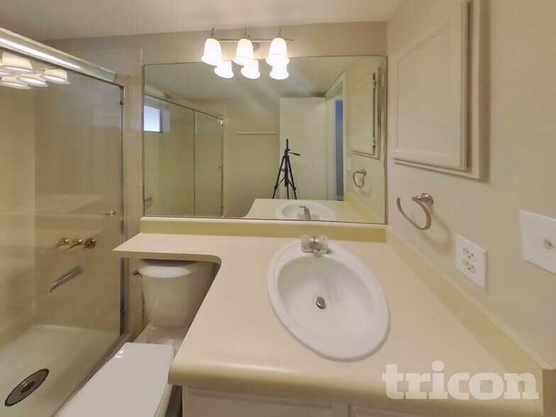 Building Photo - 4820 Jet Wing Cir W