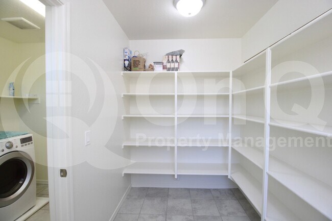 Building Photo - 139 E Bluejay Dr