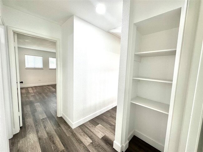 Building Photo - 1733 Harliquin Run