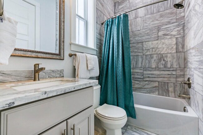 Building Photo - 1212 Carondelet St