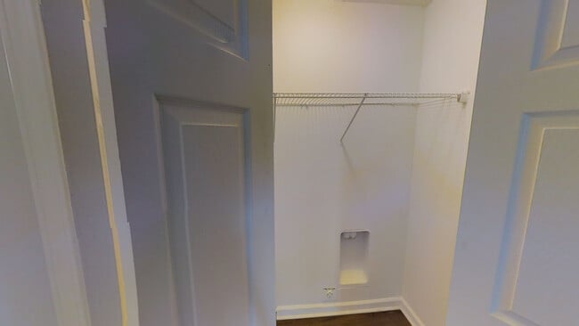 Walk In Closet - Lakestone