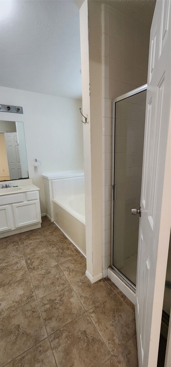 Building Photo - 16807 Sussex Dr