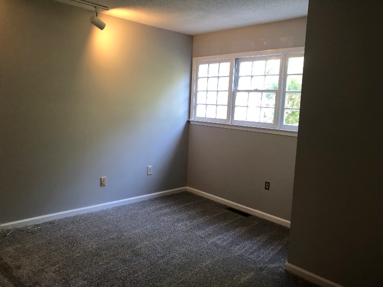 Building Photo - 1691 Paddlewheel Dr NE