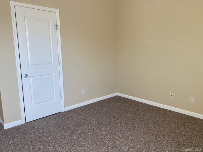 Building Photo - 11 Nicole Ct