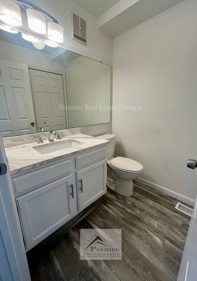 Building Photo - 8145 Camfield Cir
