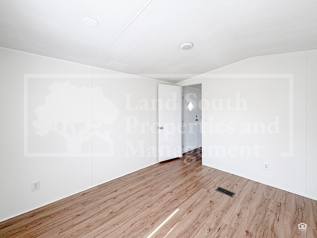 Building Photo - 1155 Meadow Lawn Street