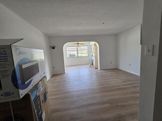 Building Photo - 4812 Jasper Dr