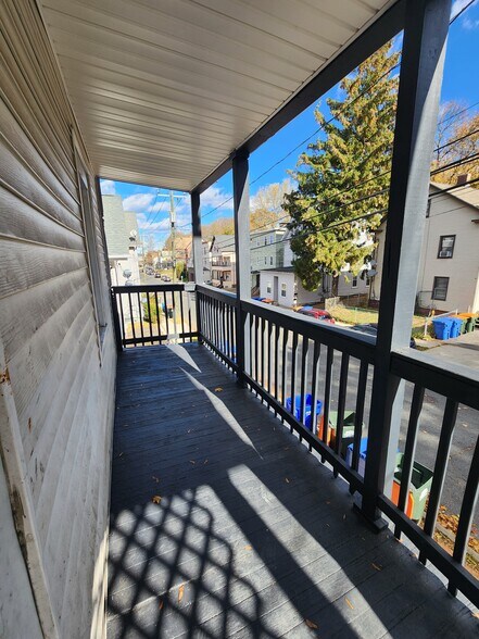 Building Photo - 135 Willow St