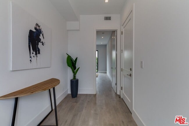 Building Photo - 4830 1/2 Pickford St