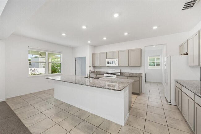 Building Photo - 7635 SW 64th St Rd