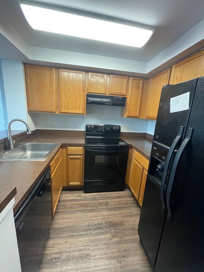 Building Photo - ONE BEDROOM ONE BATHROOM! WATERFRONT COMMU...