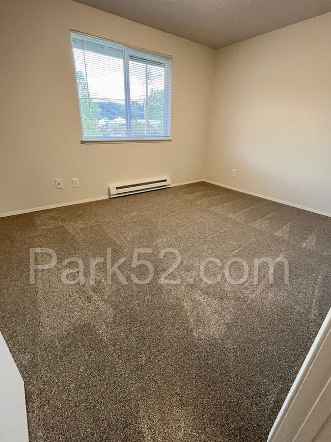 Building Photo - Remodeled 2 Bedroom 1 Bathroom Upper Level Apartment