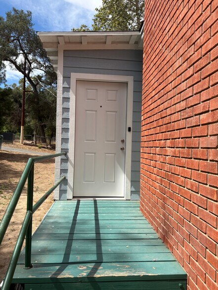Building Photo - 730 Live Oak Park Rd S
