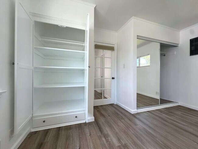 Building Photo - 1556 S Beverly Glen Blvd