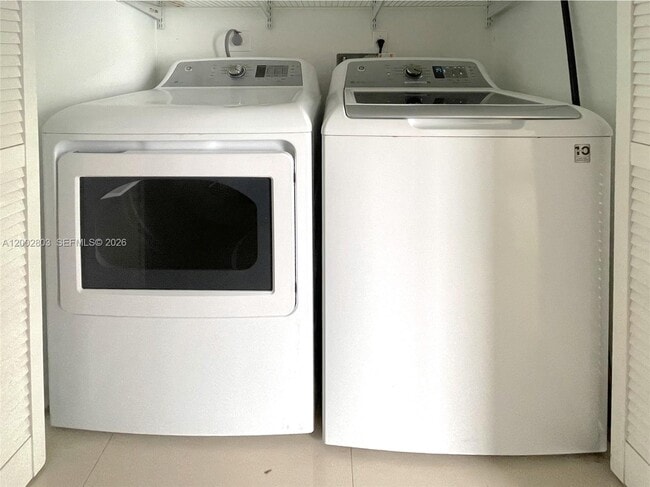 Building Photo - 1005 SW 88th Ct