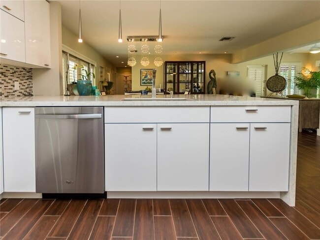 Building Photo - 2319 NE 16th Ave