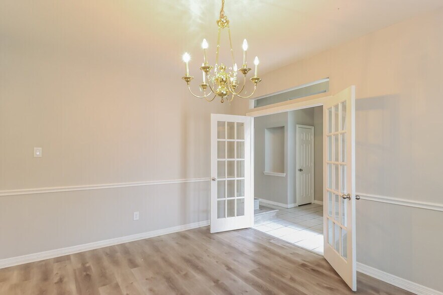 Building Photo - 703 Biscayne Dr