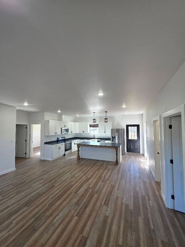 Building Photo - Modern New Construction 3 Bedroom Home with Porches in Crossville