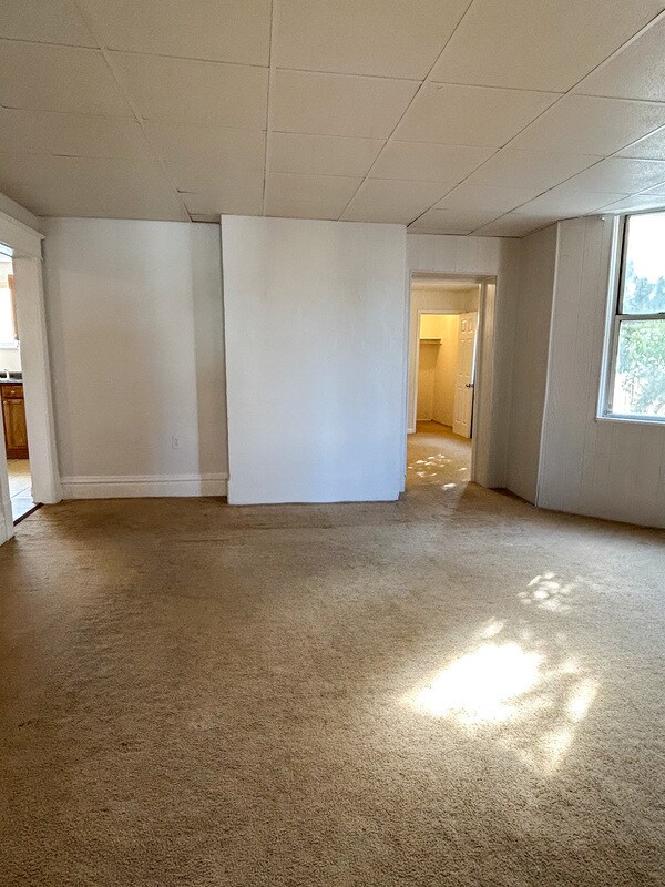 Building Photo - 1404 Wareman Ave